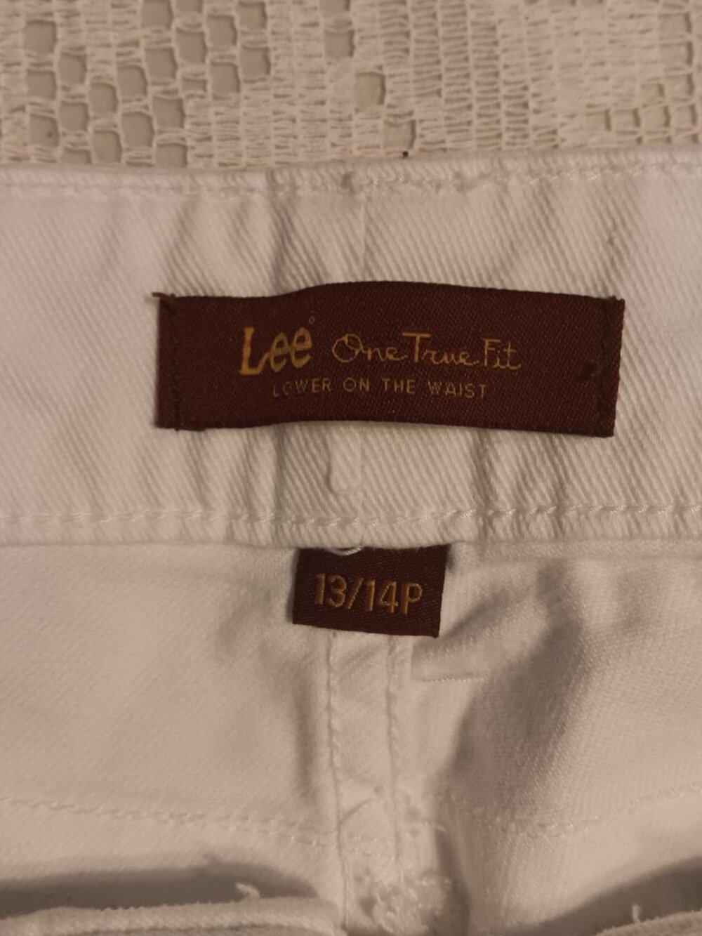 Lee True Fit White Floral Embroidered Capri Jeans - Picture 7 of 7